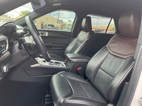Used 2020 Ford Explorer Platinum image 27