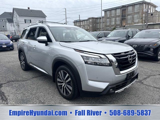 Used 2022 Nissan Pathfinder Platinum w/ Lighting Package (N92) AWD/4WD image 2