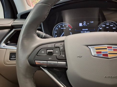 Certified 2025 Cadillac XT6 Premium Luxury FWD image 28
