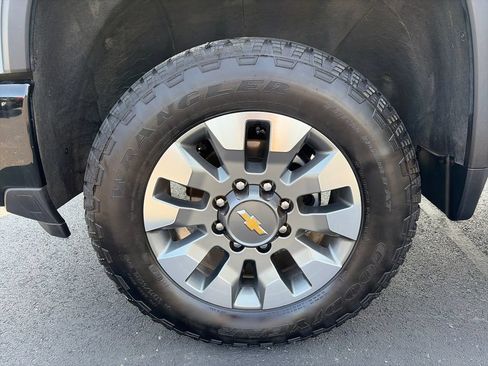 Used 2025 Chevrolet Silverado 2500 Custom w/ Custom Value Package AWD/4WD image 24