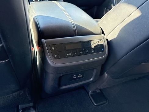 Used 2022 Nissan Pathfinder SL image 18