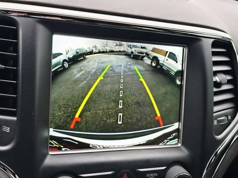 Used 2018 Jeep Grand Cherokee Overland image 24