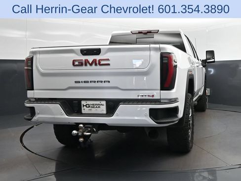 Used 2024 GMC Sierra 2500 AT4 w/ AT4 Premium Plus Package AWD/4WD image 7