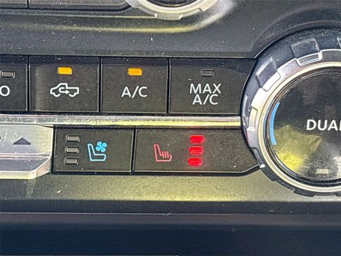 Used 2023 Ford F250 Lariat w/ Chrome Package image 23