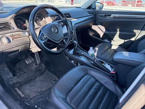 Used 2017 Volkswagen Passat 1.8T SEL Premium image 8