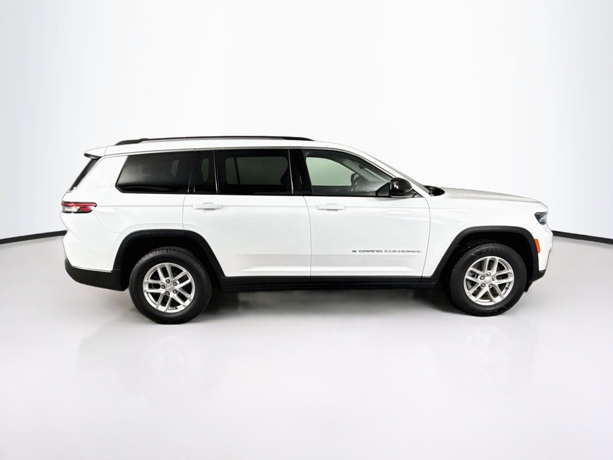 Used 2023 Jeep Grand Cherokee L Laredo AWD/4WD image 2