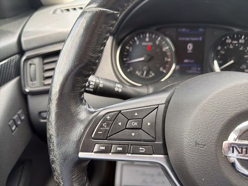 Used 2018 Nissan Rogue SL image 17