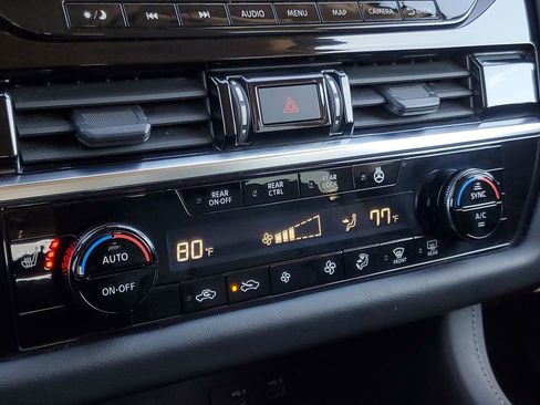 Used 2023 Nissan Pathfinder SL image 23