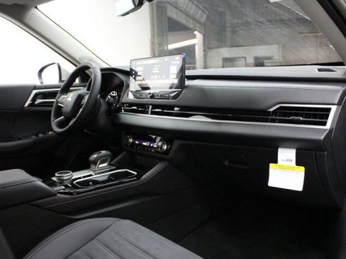 New 2025 Mitsubishi Outlander SE image 17