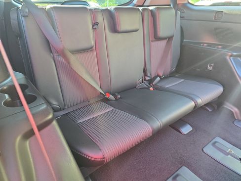 Used 2017 Toyota Highlander Plus AWD/4WD image 12