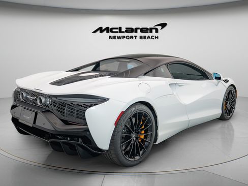 Used 2025 McLaren Artura RWD image 6
