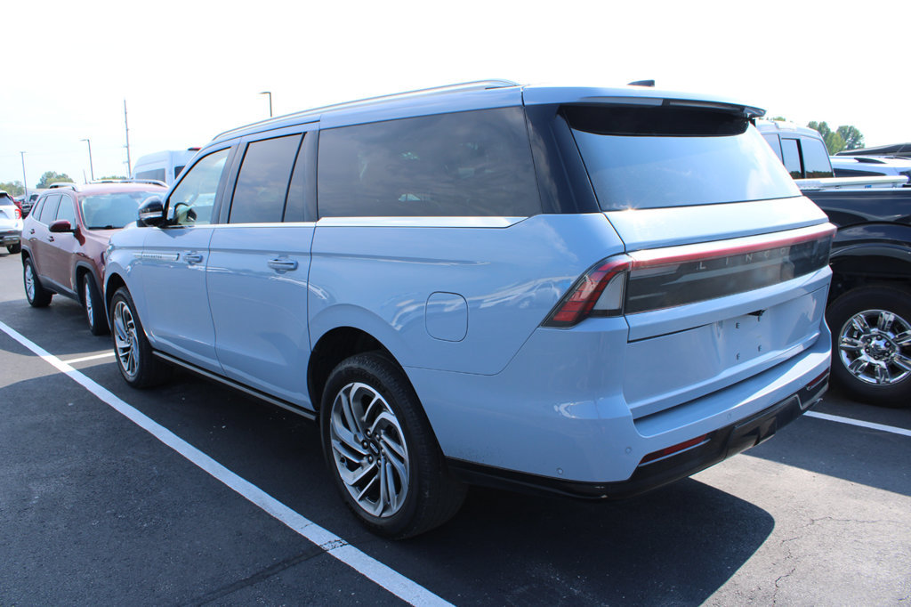 Used 2025 Lincoln Navigator L Reserve AWD/4WD image 7