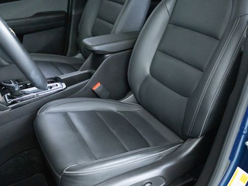 Used 2021 Chevrolet TrailBlazer LT w/ Premium Seating Package AWD/4WD image 12