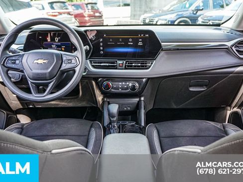 Used 2025 Chevrolet TrailBlazer LT FWD image 24