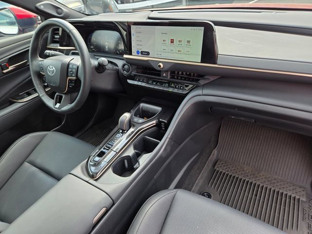 Used 2025 Toyota Crown Platinum AWD/4WD image 10