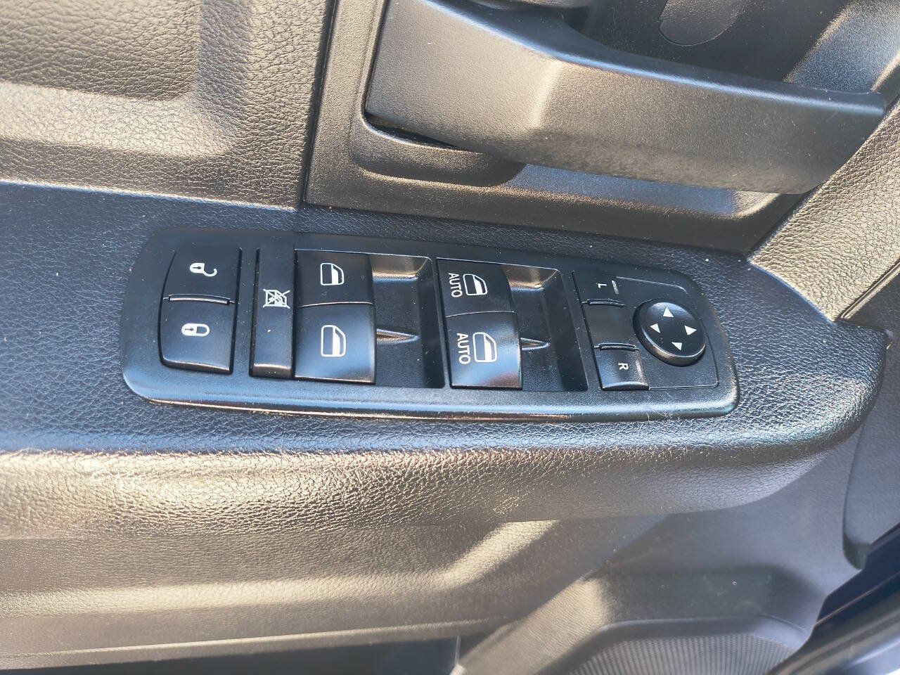 Used 2015 RAM 1500 Express AWD/4WD image 14