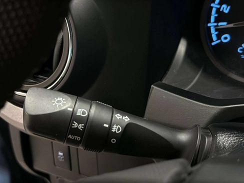 Used 2020 Toyota Tacoma SR5 AWD/4WD image 29
