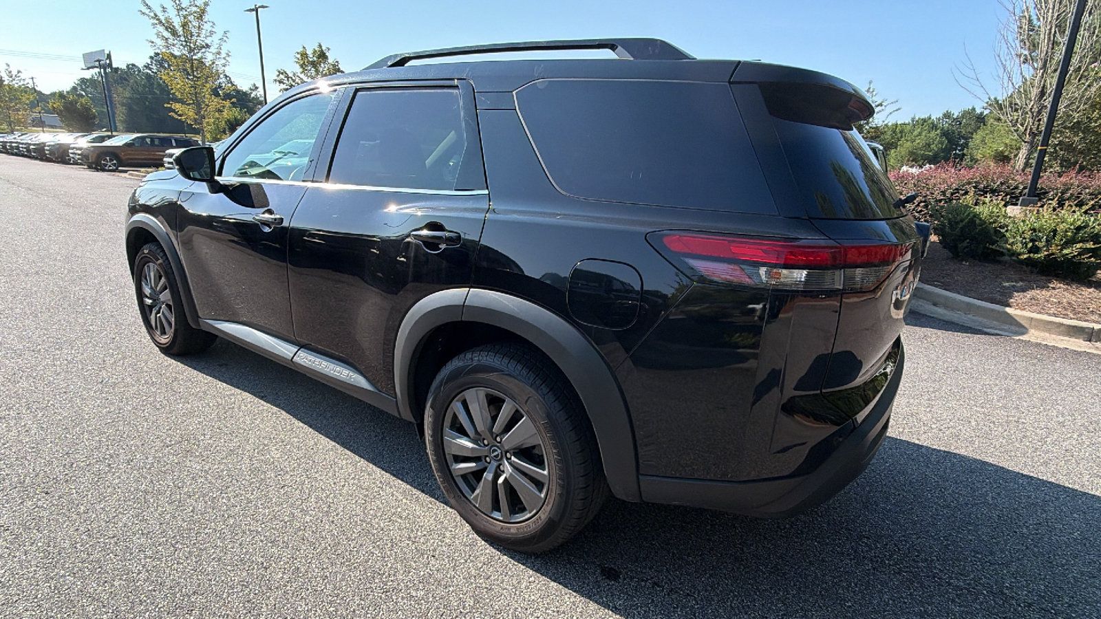 Used 2024 Nissan Pathfinder SV AWD/4WD image 10