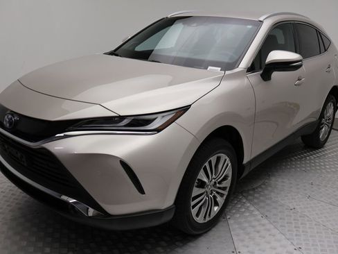Certified 2024 Toyota Venza Limited image 2