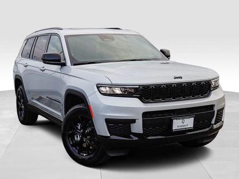 New 2025 Jeep Grand Cherokee L Altitude image 2