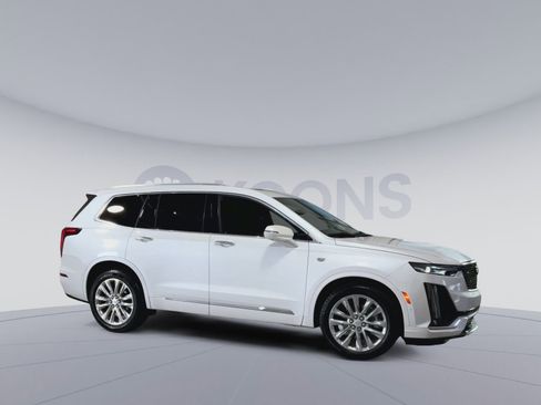 Used 2024 Cadillac XT6 Premium Luxury w/ Technology Package image 2