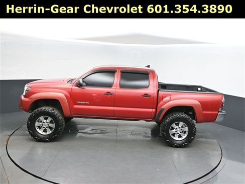 Used 2012 Toyota Tacoma PreRunner image 32