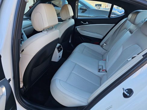 Used 2025 Genesis G70 2.5T image 18