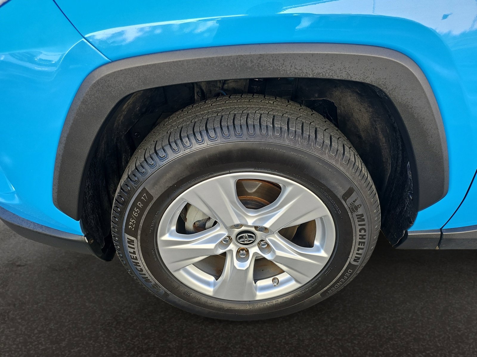 Used 2019 Toyota RAV4 XLE w/ Convenience Package FWD image 38