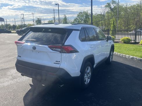 Used 2021 Toyota RAV4 XLE w/ XLE Grade Weather Package AWD/4WD image 3