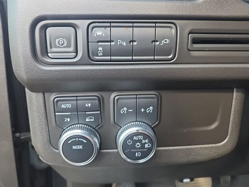 Used 2021 GMC Yukon SLT w/ SLT Premium Package AWD/4WD image 24
