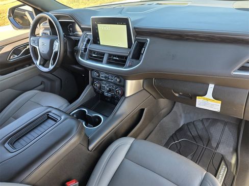 Used 2023 Chevrolet Suburban Z71 w/ Luxury Package image 29