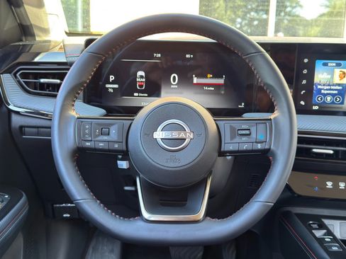Used 2025 Nissan Kicks SR FWD image 18