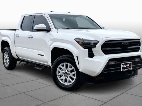 Used 2026 Toyota Tacoma SR5 image 2