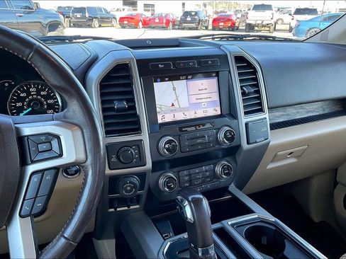 Used 2019 Ford F150 Lariat w/ Equipment Group 502A Luxury AWD/4WD image 9