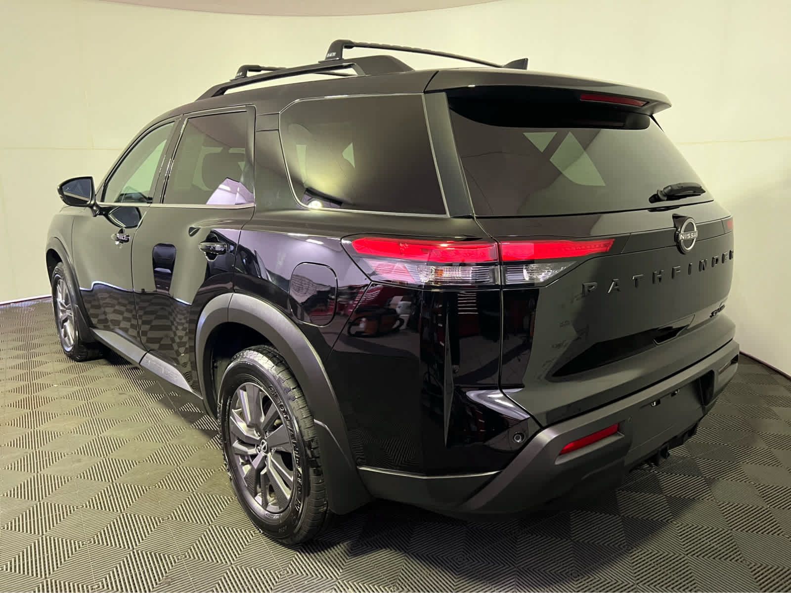 Certified 2023 Nissan Pathfinder SV w/ SV Premium Package AWD/4WD image 5