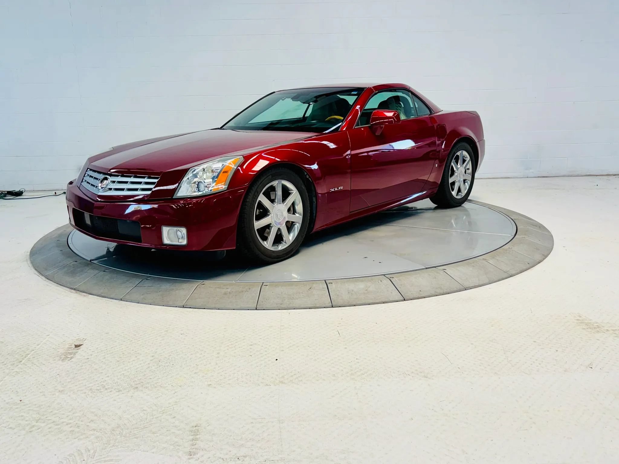 Used 2006 Cadillac XLR RWD image 9