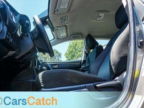 Used 2018 Toyota Corolla LE w/ Carpet Mat Package (TMS) FWD image 16