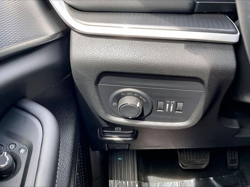 Used 2025 Jeep Grand Cherokee Laredo X w/ Luxury Tech Group I RWD image 32