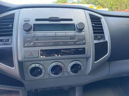 Used 2010 Toyota Tacoma PreRunner image 21