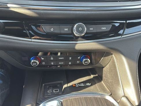 Used 2022 Buick Enclave Avenir w/ Avenir Technology Package image 24