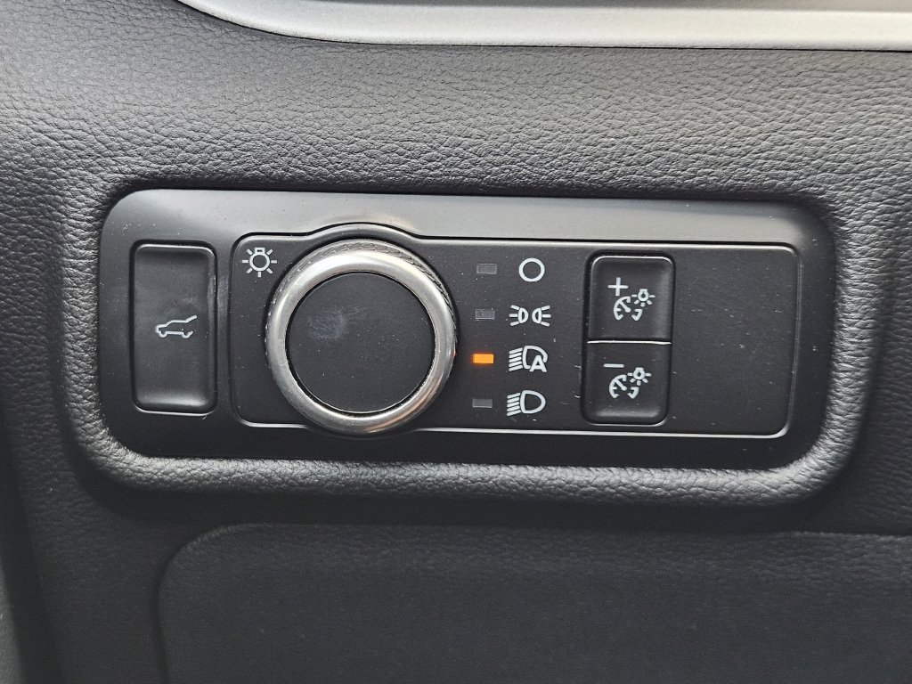 Used 2024 Ford Explorer XLT AWD/4WD image 23