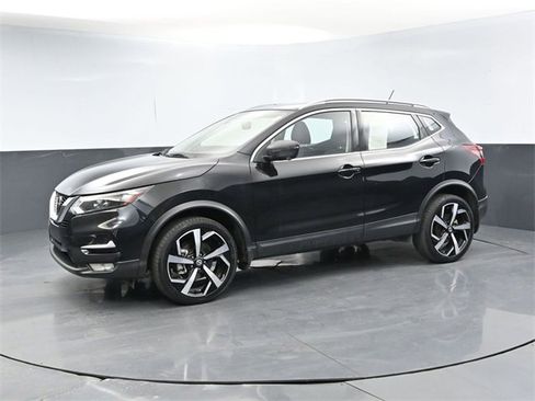 Used 2022 Nissan Rogue Sport SL w/ Premium Package image 2