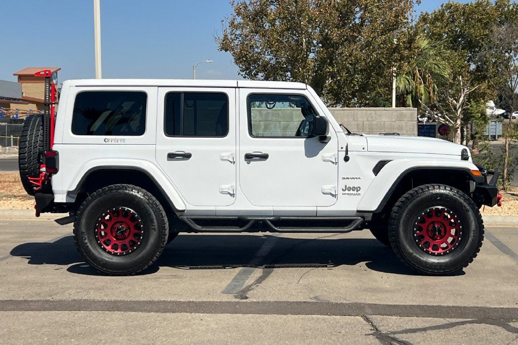 Used 2018 Jeep Wrangler Unlimited Sahara AWD/4WD image 3