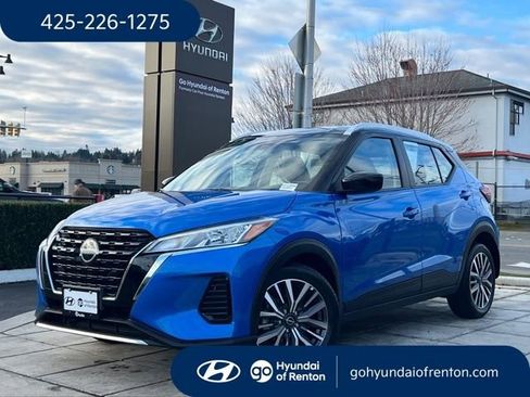 Used 2023 Nissan Kicks SV image 1