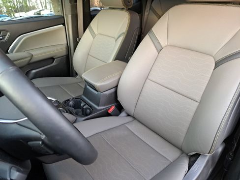 Used 2025 Chevrolet Colorado ZR2 w/ Technology Package image 15