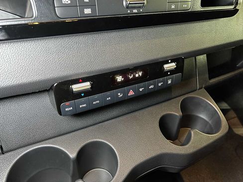 Used 2025 Mercedes-Benz Sprinter 2500 image 32