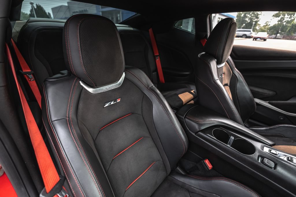 Used 2018 Chevrolet Camaro ZL1 RWD image 27