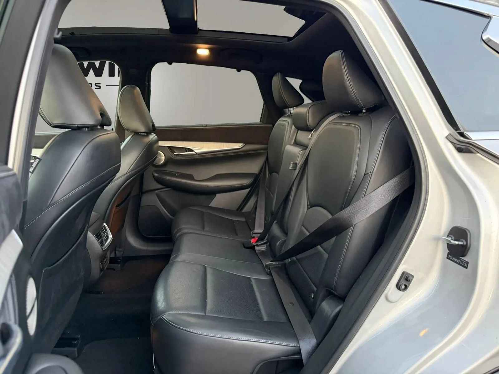 Used 2019 INFINITI QX50 Essential w/ Sensory Package AWD/4WD image 16