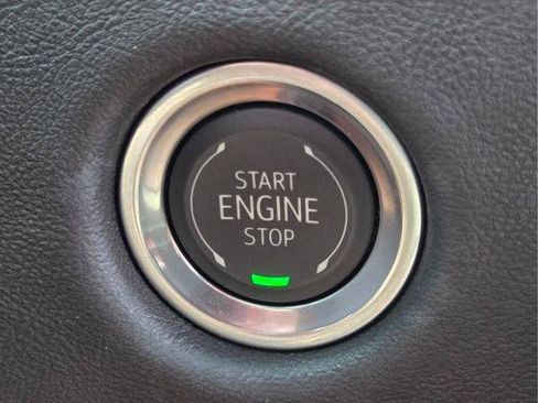 Certified 2025 Cadillac Escalade ESV Premium Luxury AWD/4WD image 30