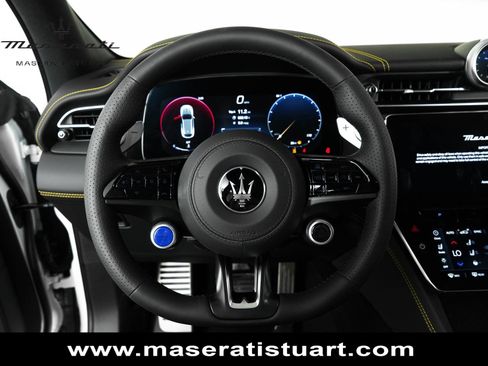 New 2025 Maserati Grecale Modena AWD/4WD image 21
